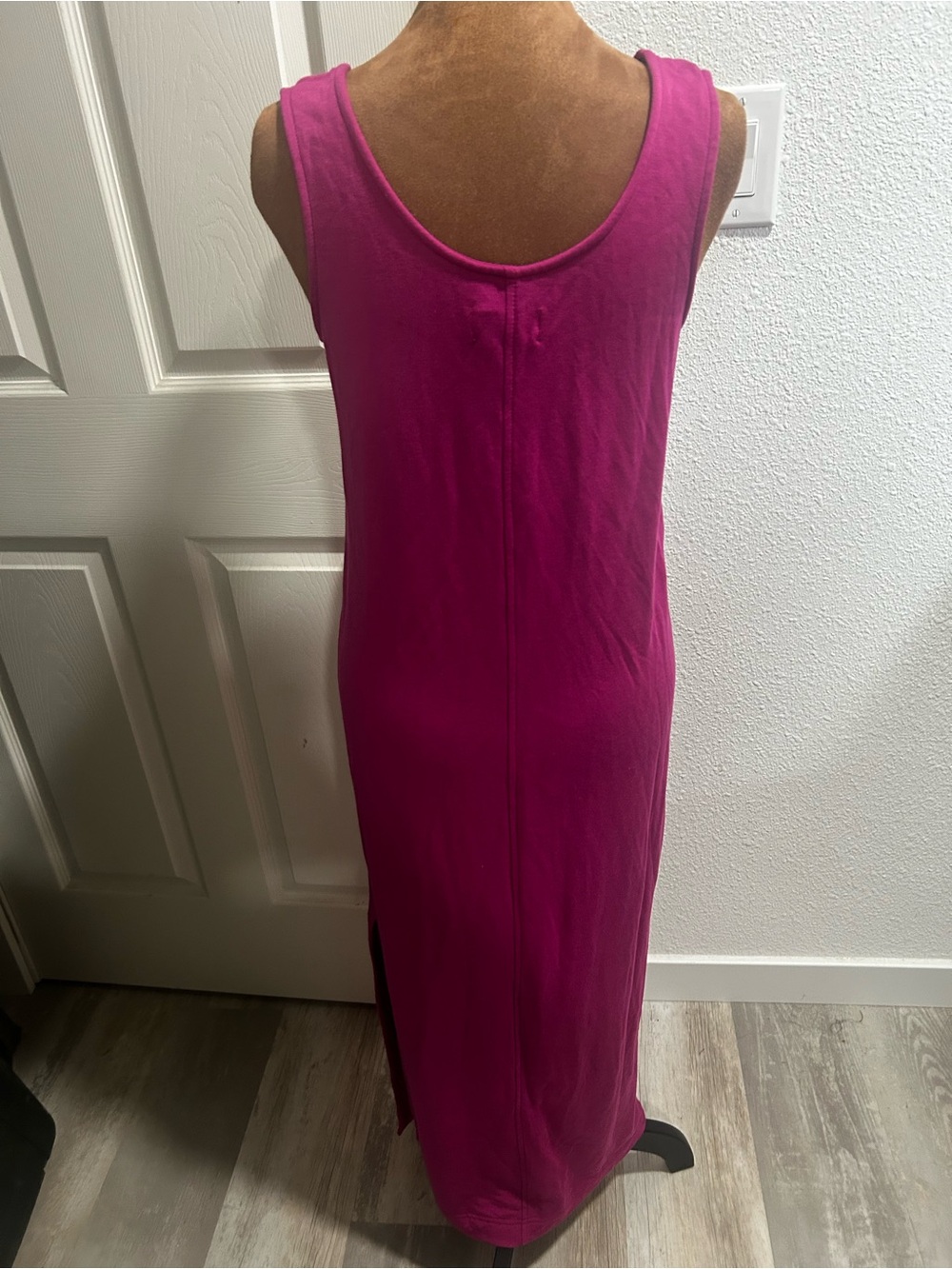 Scoop-Neck tank  Maxi Dress in Fuchsia - Picture 3 of 7